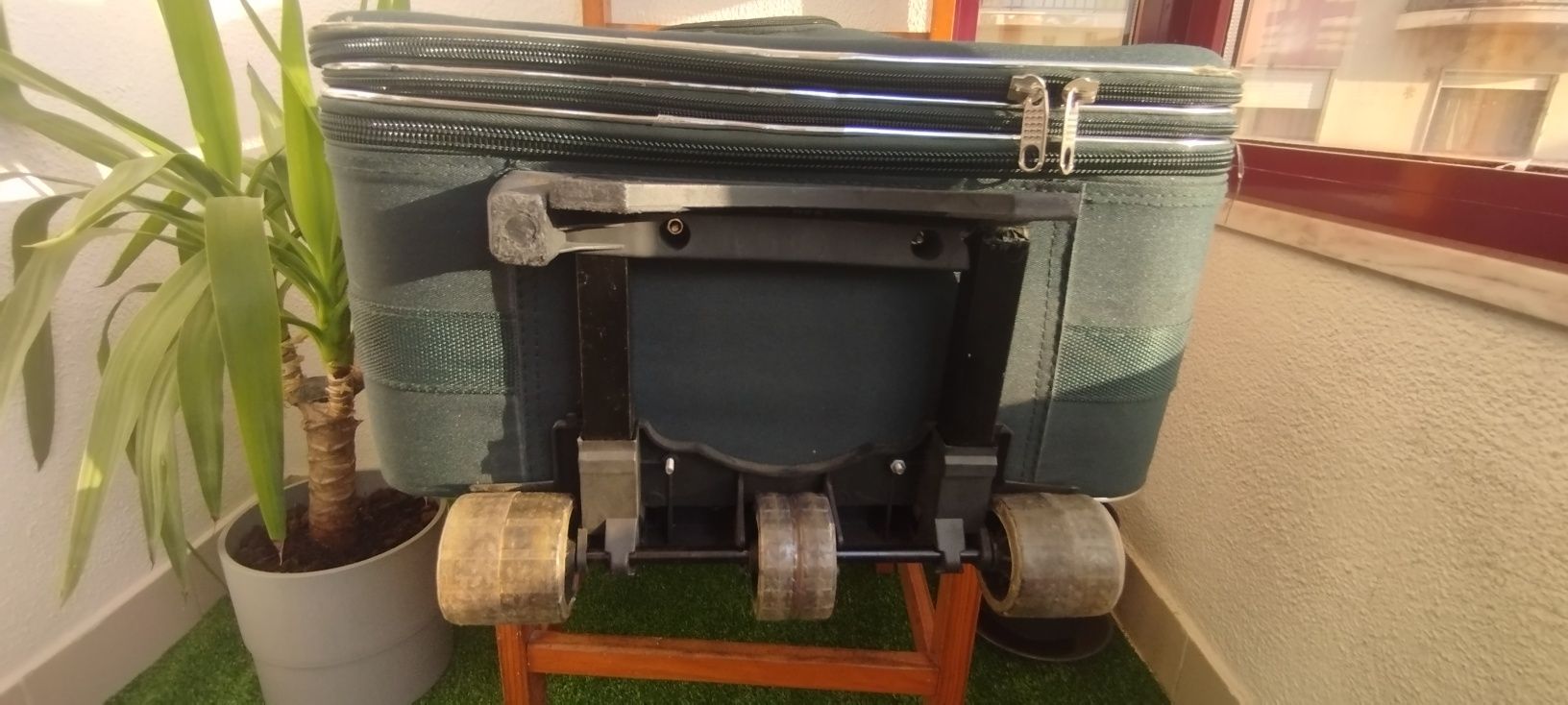 Mala de viagem com rodas e pega extensível