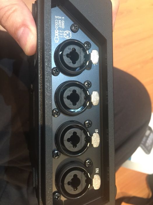 Gravador Digital Portátil Edirol by Roland R-44 “Field Recorder”