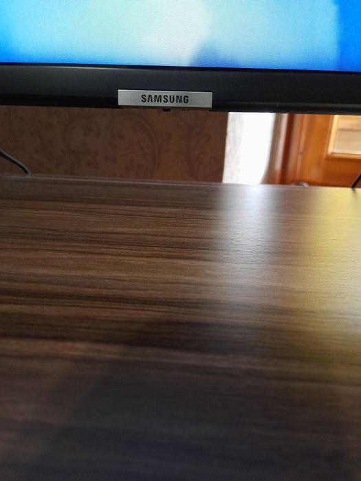 Телевизор Samsung 4К LED UE49NU7120U в отлич. состоянии