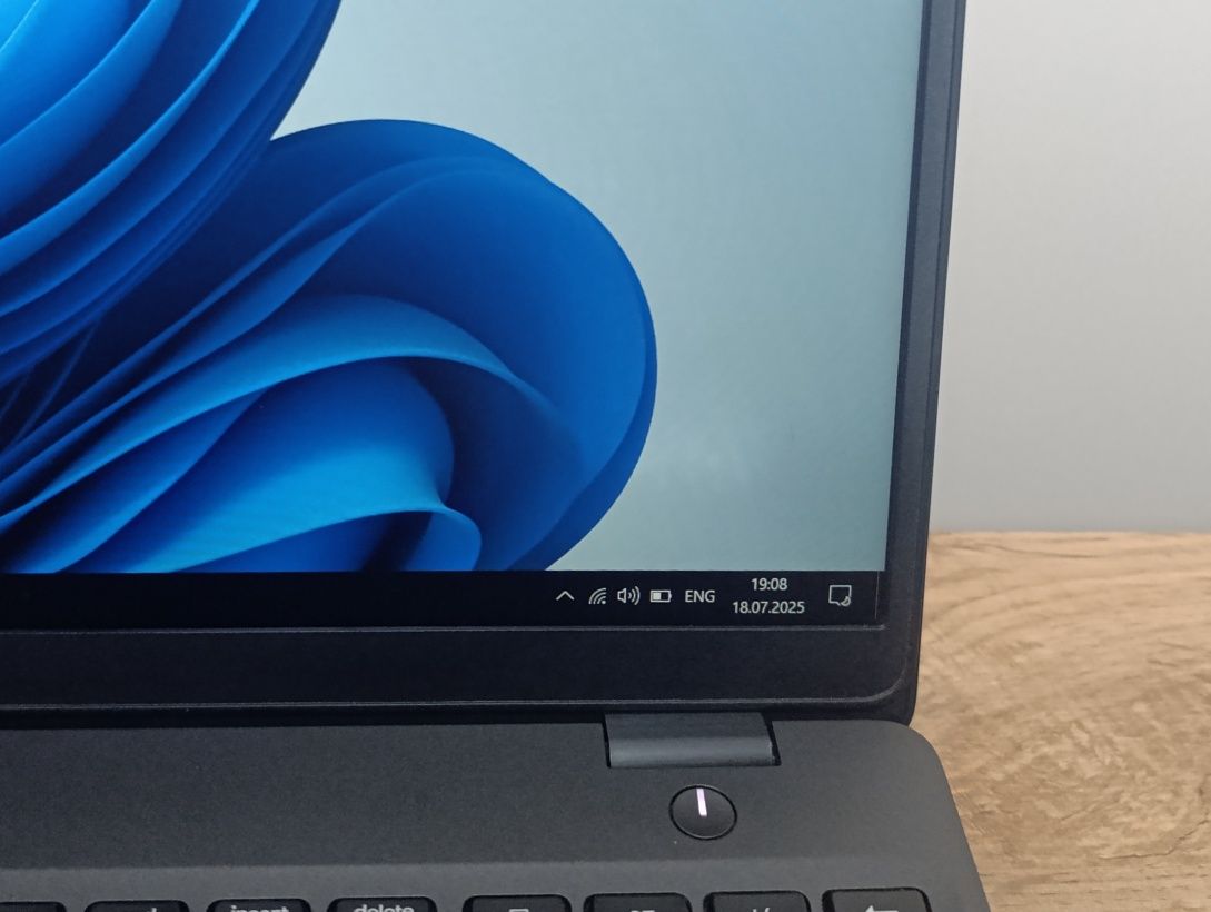 15'6 FHD Dell Latitude 5500/i5-8365U/8GB DDR4/SSD 256GB/АКБ 3 години
