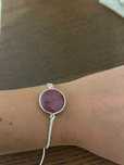Pulseira com pedra roxa