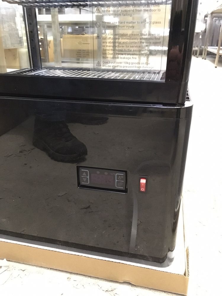 Вітрина холодильна 4 полки Hurakan UPD98B BLACK