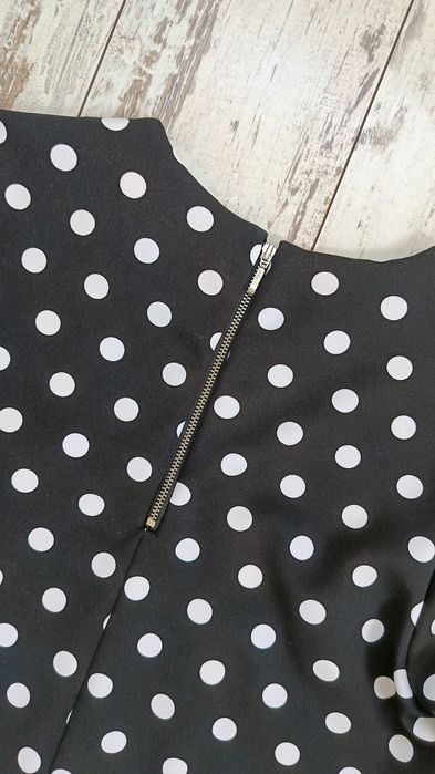 Sukienka czarna w kropki