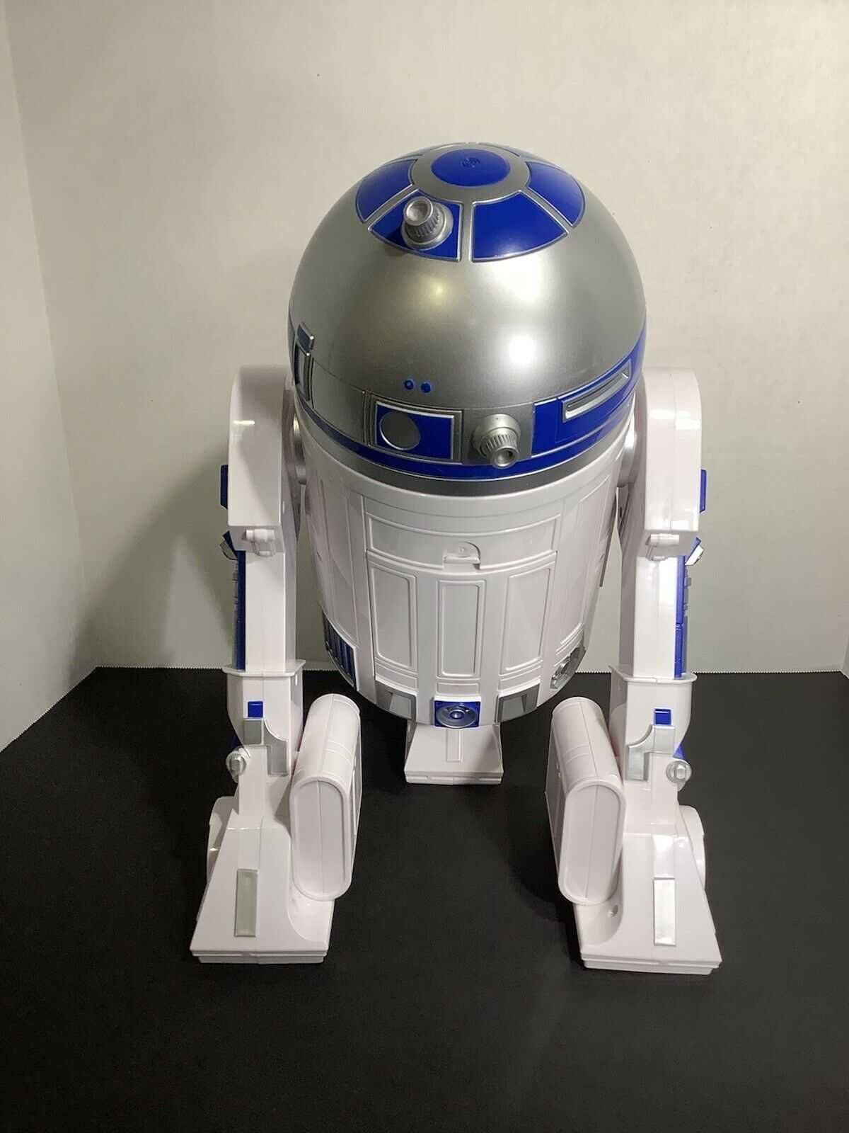 Фирменная игрушка робот Star Wars R2-D2 . Генератор мыльных пузырей