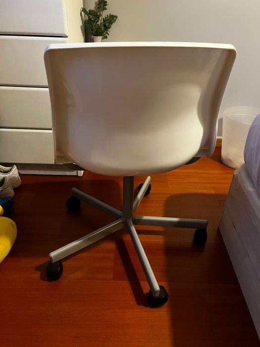 Secretária com cadeira ikea