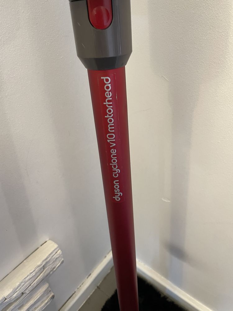 DYSON V 10 cyclone motorhead