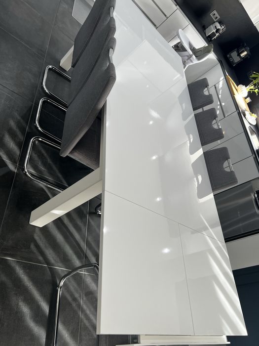 Mesa de jantar c/ cadeiras