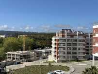 Apartamento T1 c/ parqueamento e arrumo - Urb. Santa Maria