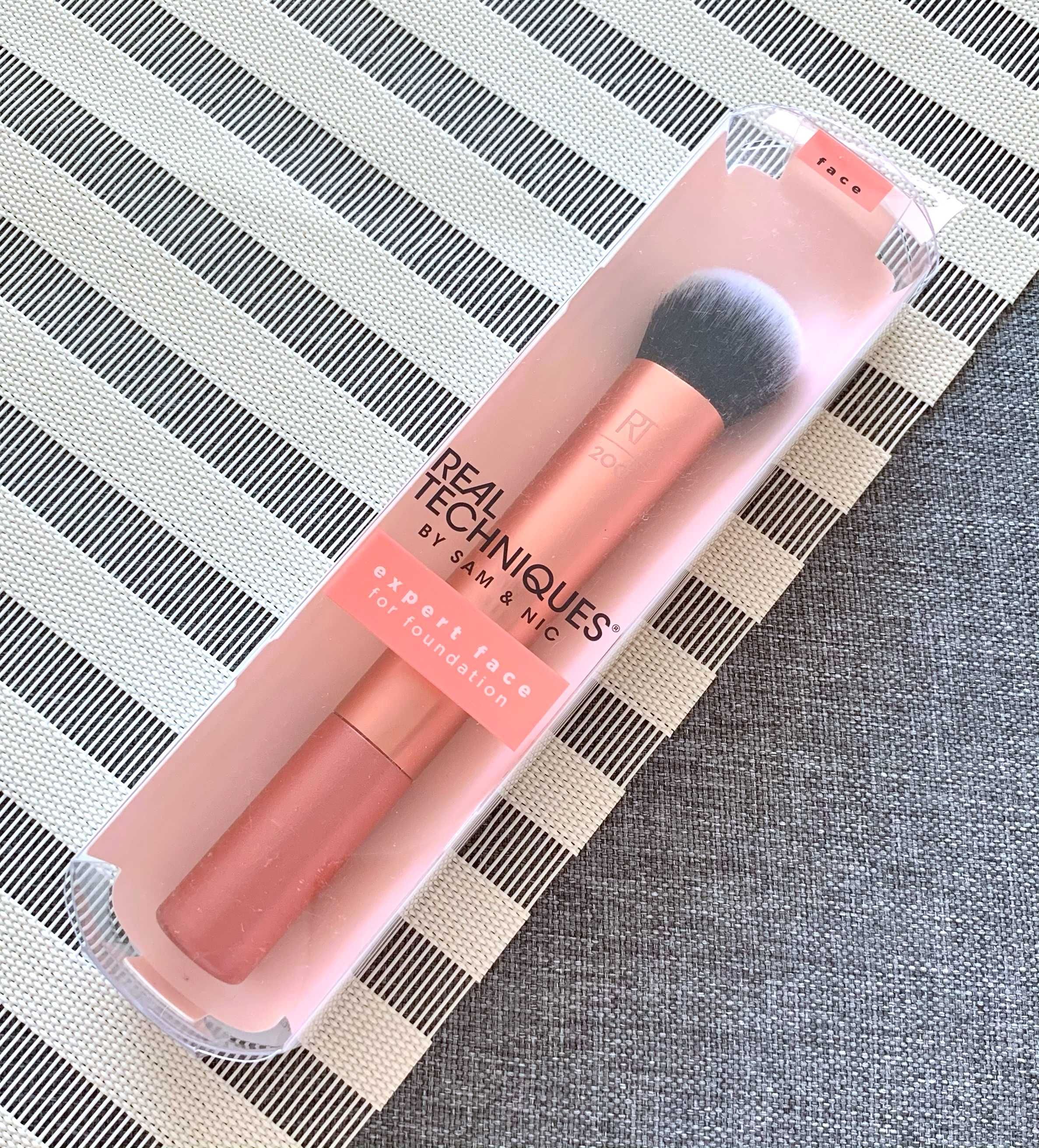 Пензлик для корекції Real Techniques Expert Face Brush. Оригінал