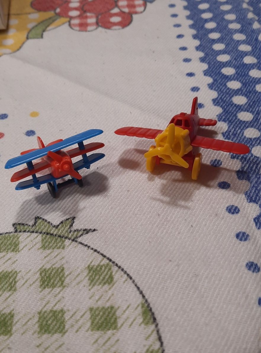 2 aviões de brincar