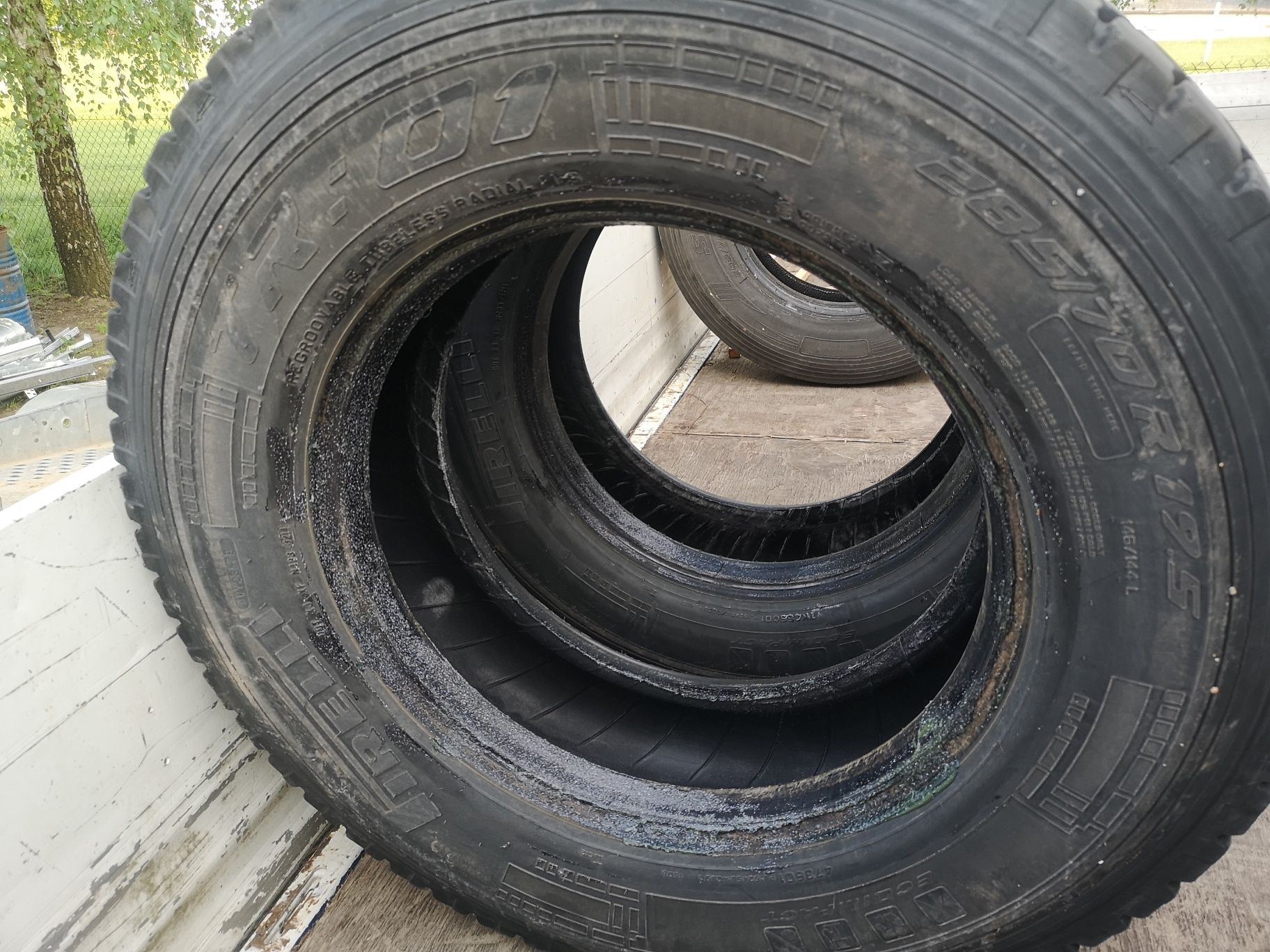 Opona pirelli  TR 01 285/70 r 19. 5
