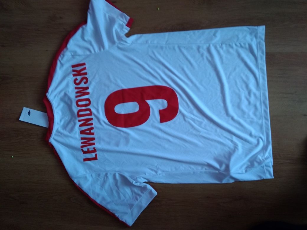 Nowa koszulka t-shirt w serek Lewandowski 9 firmy 4F z metkami Polska