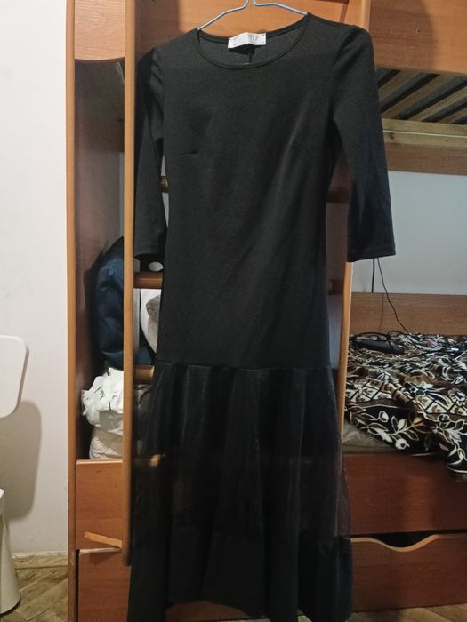 Довге чорне плаття