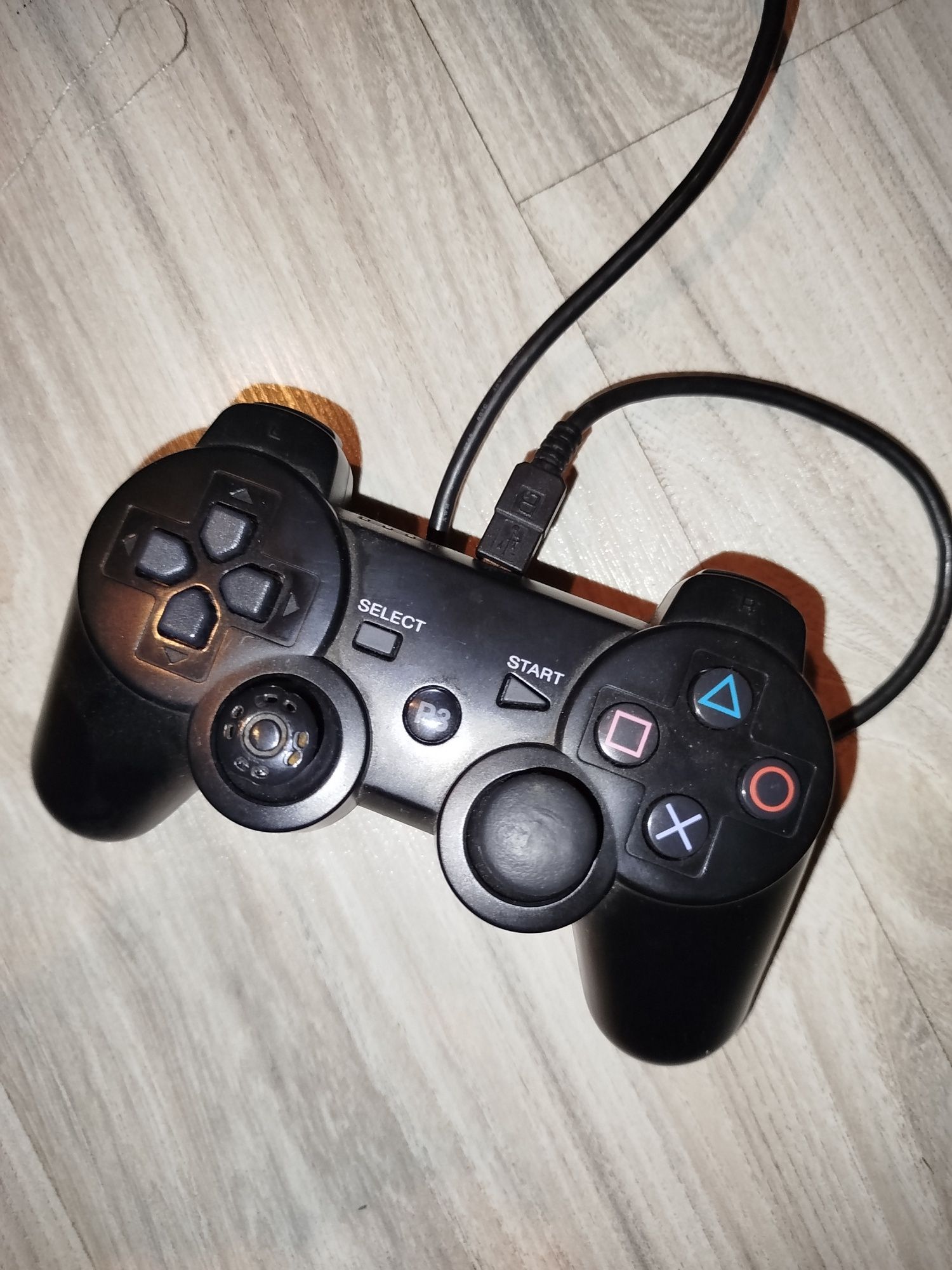 Konsola do gier PlayStation 3 z padami do gry X2 i trochę gier  do neg