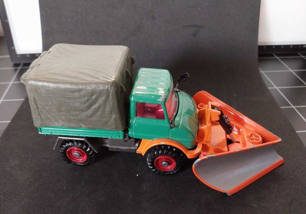 Corgi Toys Unimog Limpa-Neves