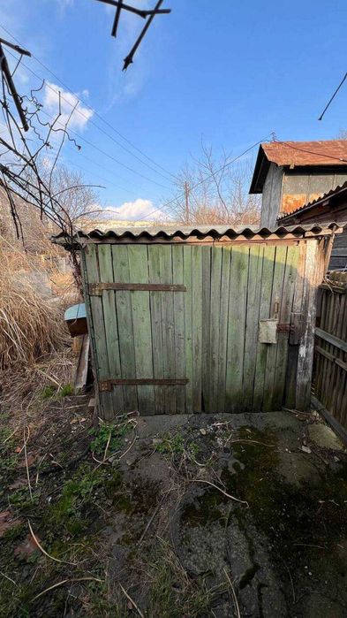 Продаж земельної ділянки з будинком на Київській