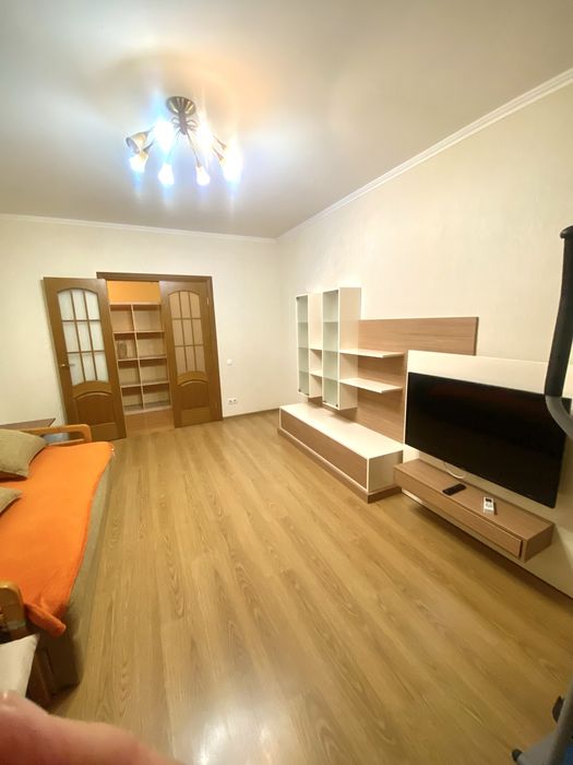 Академмістечко,двокімнатна,євроремонт,метро-3 хвилини