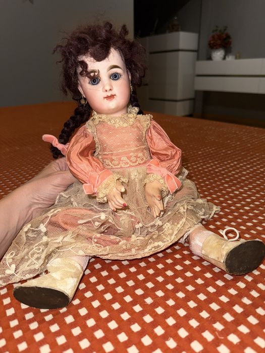 Boneca antiga em biscuit – molde R 216 D