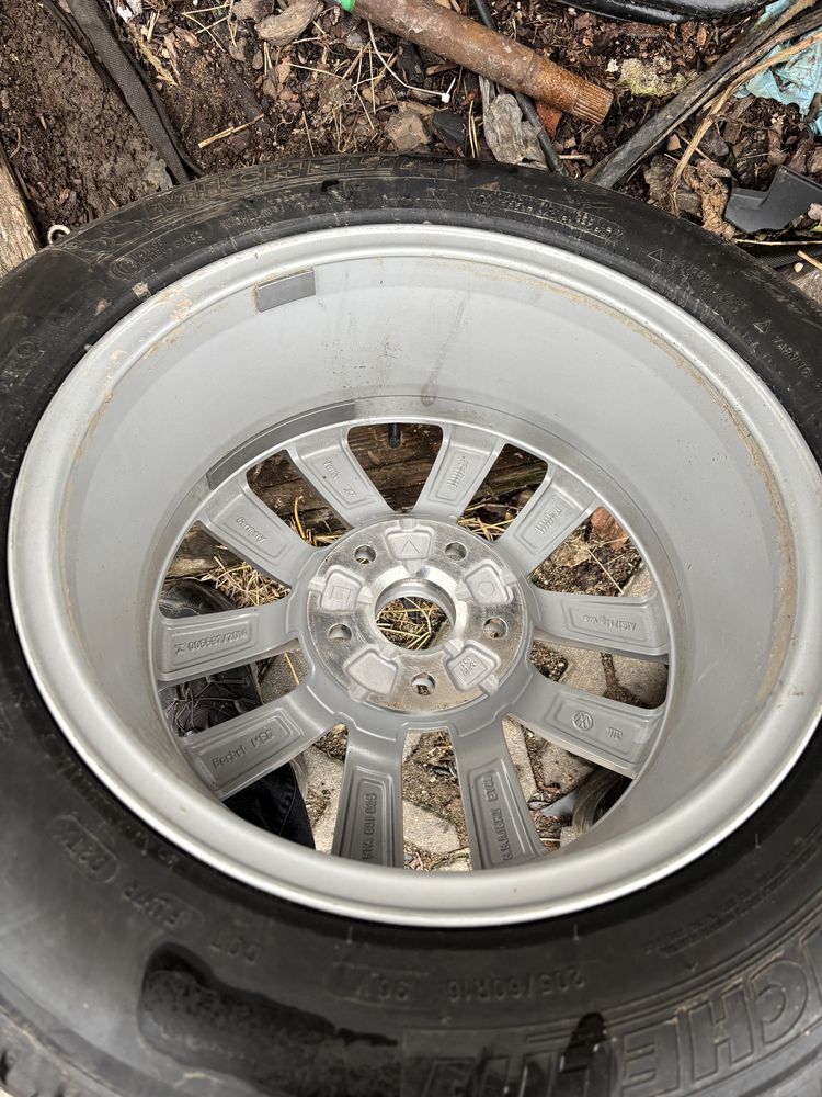 VW Tourab 5ta felga aluminiowa 5ta 601 025