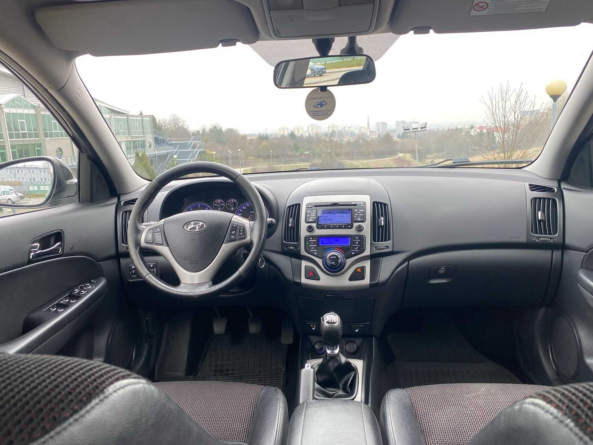 Hyundai i30 1.6 CRDI, bogato wyposażony: klimatronik, grzane fotele...