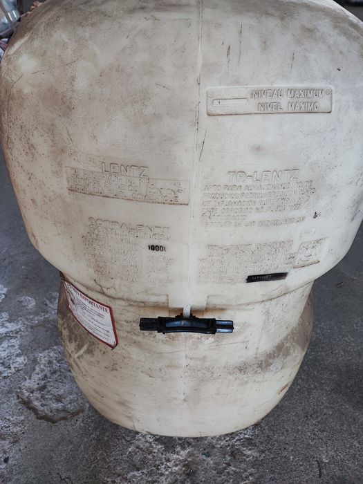 Depósitos de 1000 litros de combustível gasóleo