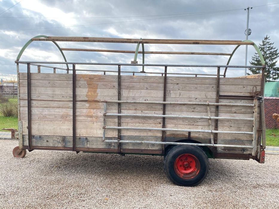 Przyczepa do przewozu zwierząt Bydła Świń Koni Owiec