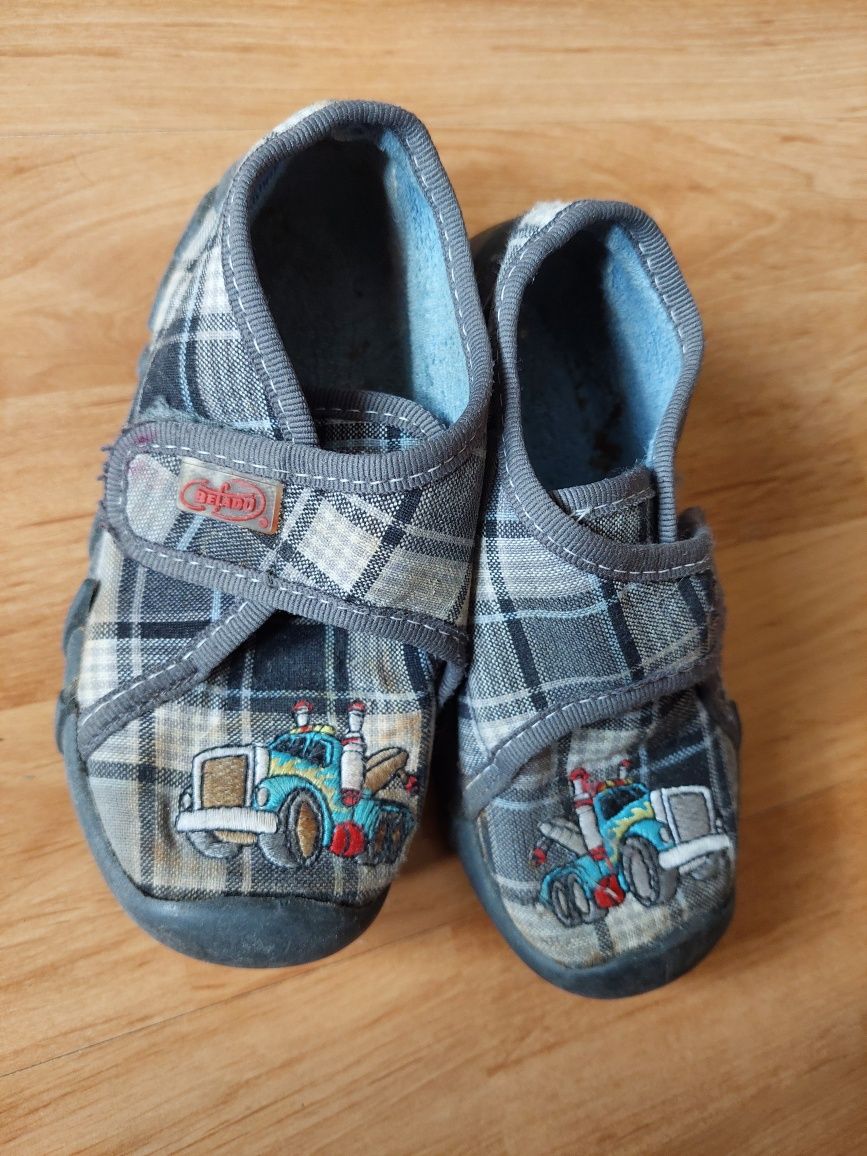 Buty chłopięce 5 par r.23