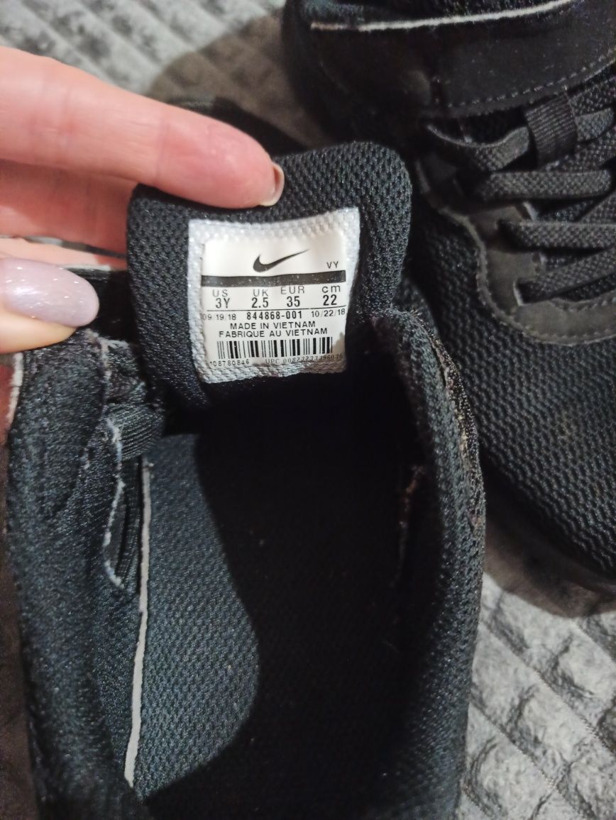 Легкі кроси Nike 35р