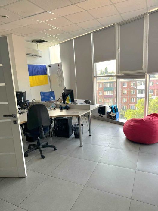 Мебльований офіс на Миниці