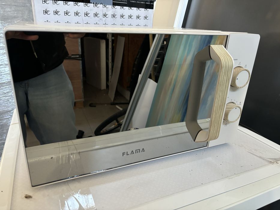 Micro-ondas Flama como novo