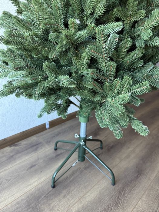 Ялинка штучна лита