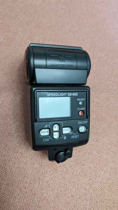 Nikon SB-600 спалах