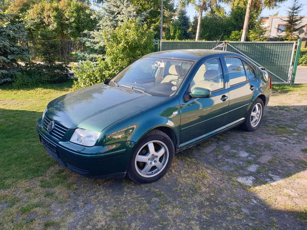 Sprzedam Volkswagen Bora 1.6 Sr Uszkodzony