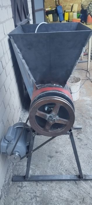 Продам лущилку для кукурудзи.