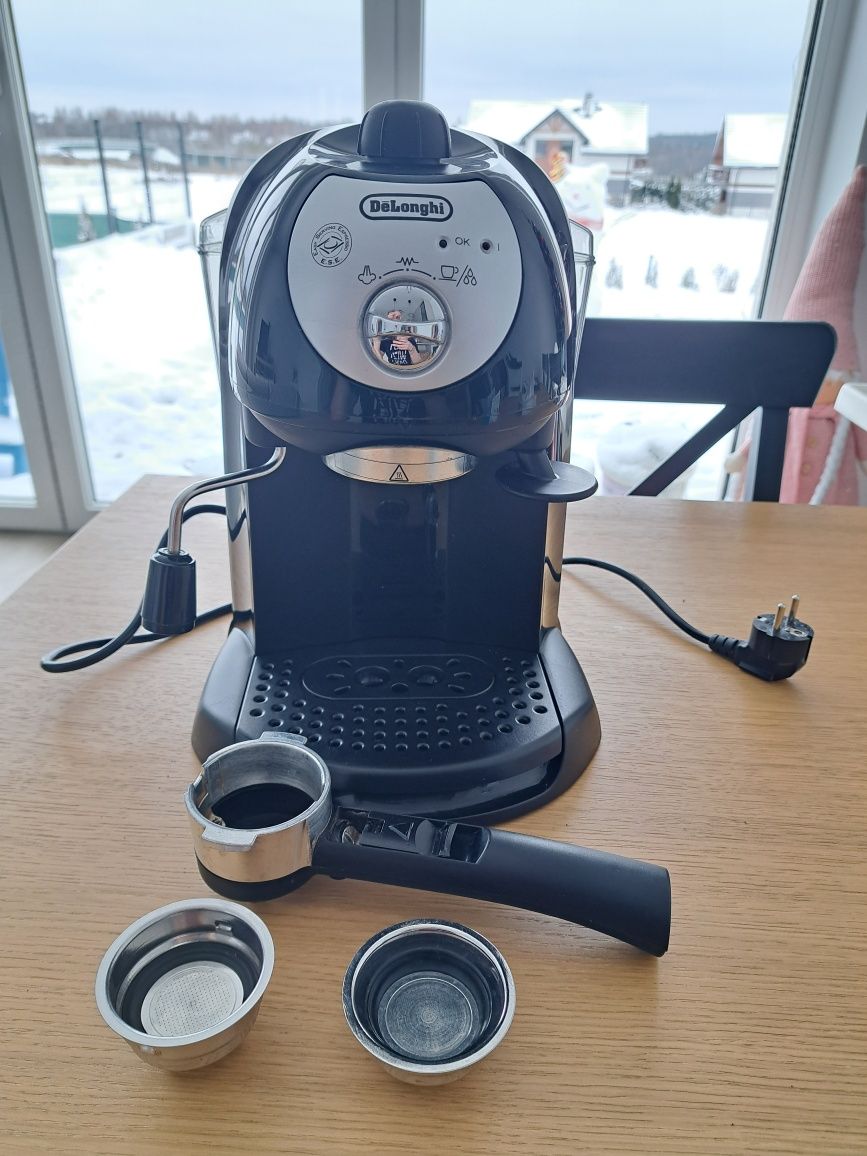 Express kolbowy DeLonghi EC201CD.B