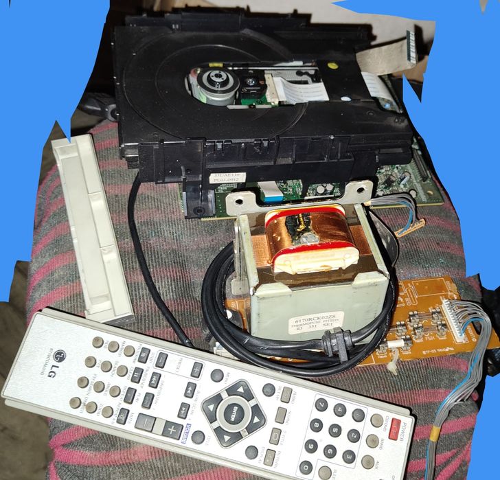 sprzedam części z tego kina domowego LG+ pilot