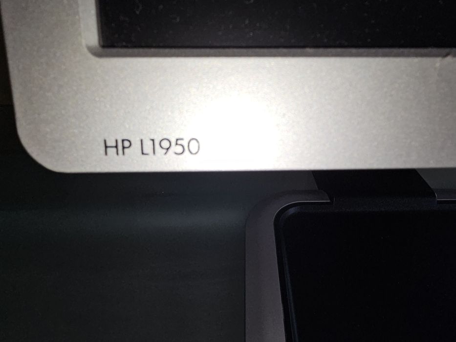 Monitor HP L1950