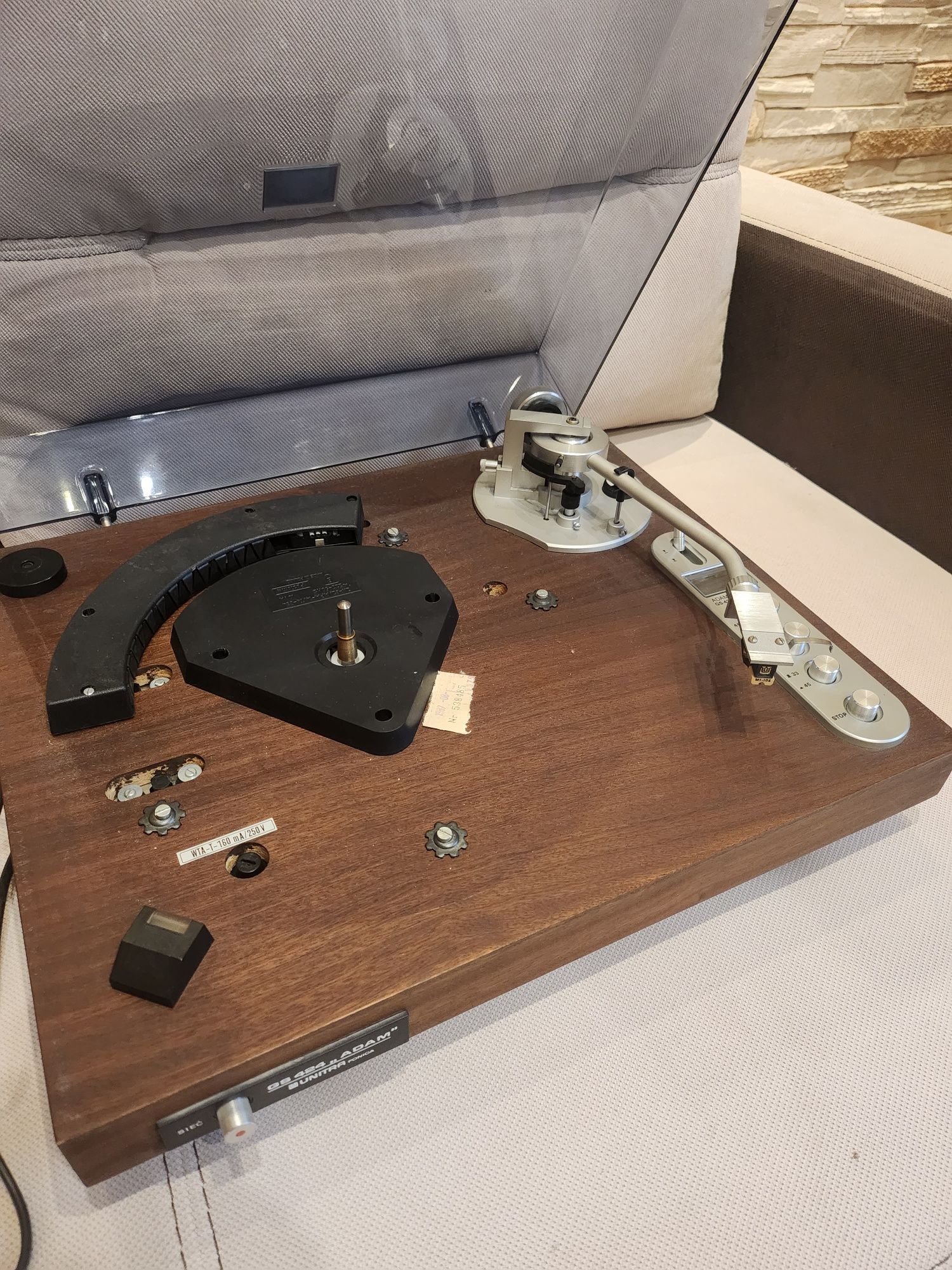 Gramofon Adam GS 424