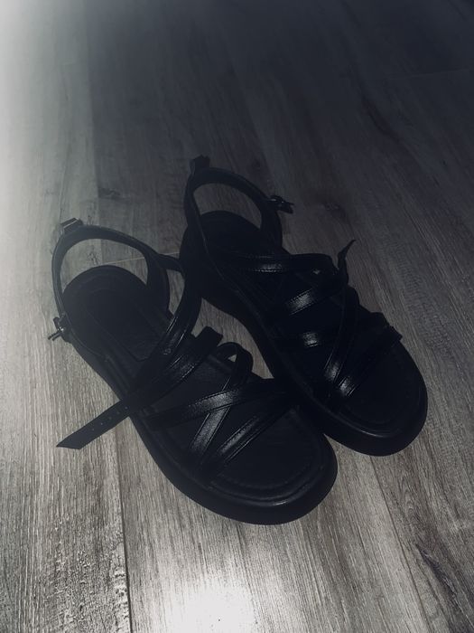 Босоніжки жіночі