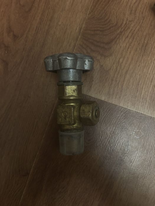 Вентиль газового балона метан