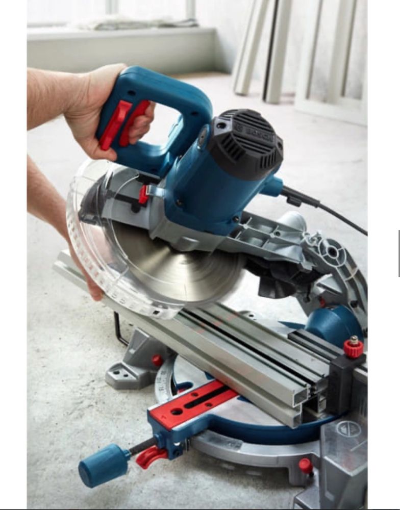 Торцювальна пила Bosch GCM 216 Professional