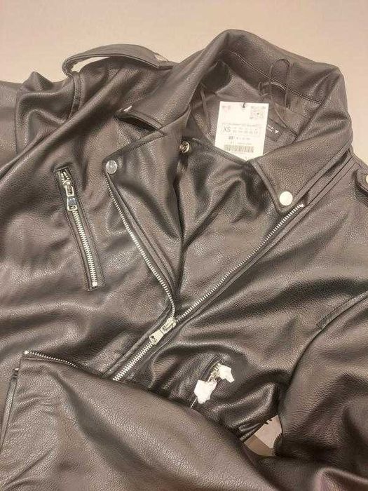 Коротка сукня зі штучної шкіри з блискавками zara