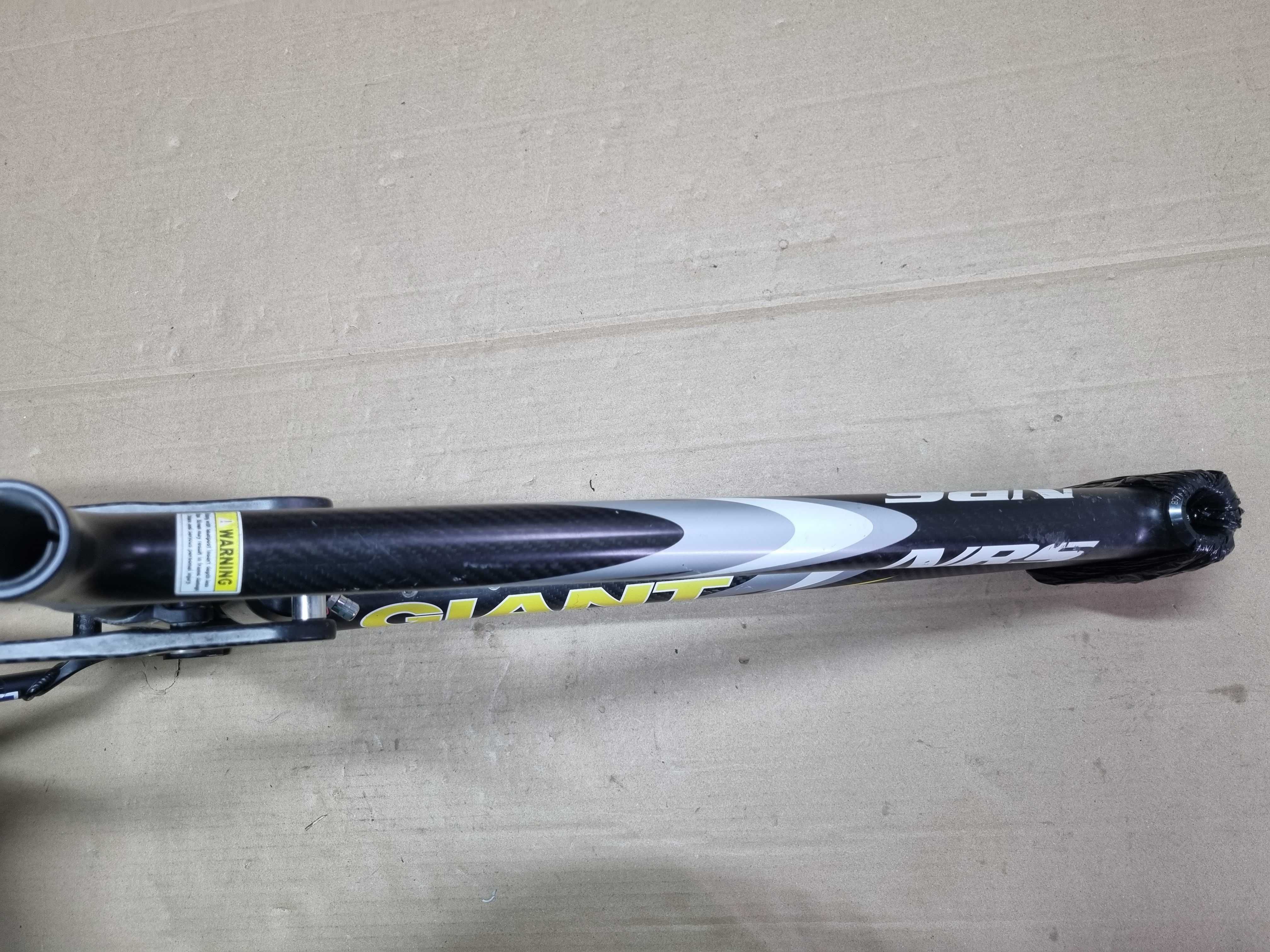 Rama typu full Giant NRS Carbon, pod 26