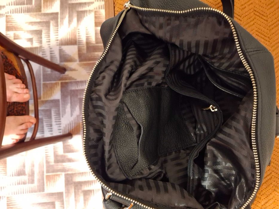 Продам сумку жіночу чорного кольору нову.