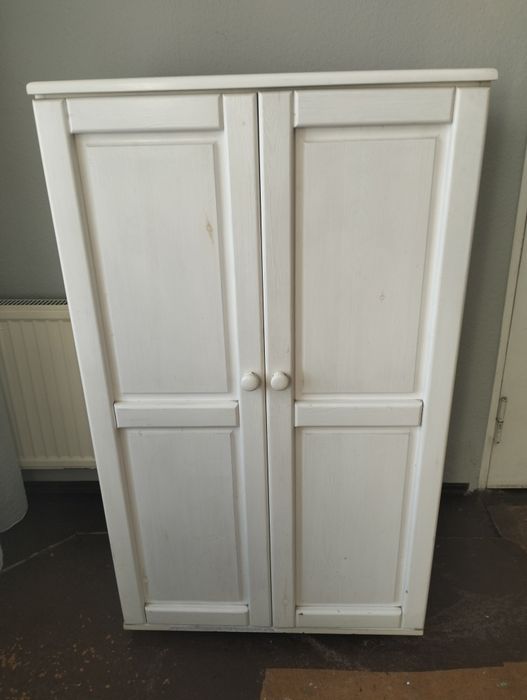 Biała szafa - dwudrzwiowa