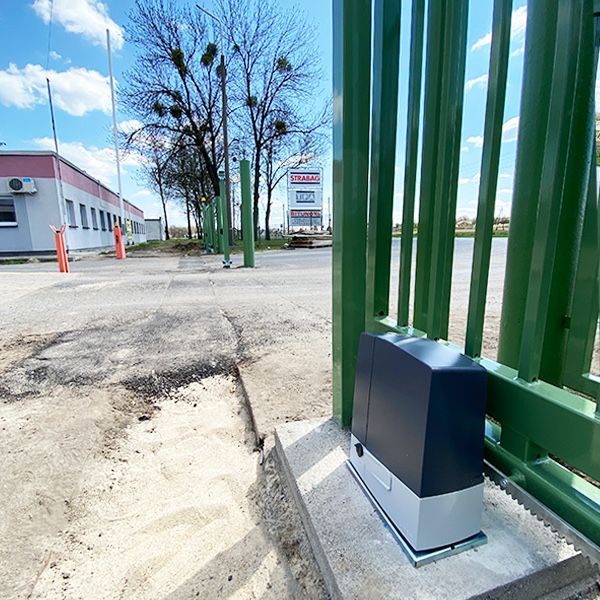 Montaż napędów do bram i ogrodzeń, szlabany i słupki parkingowe.