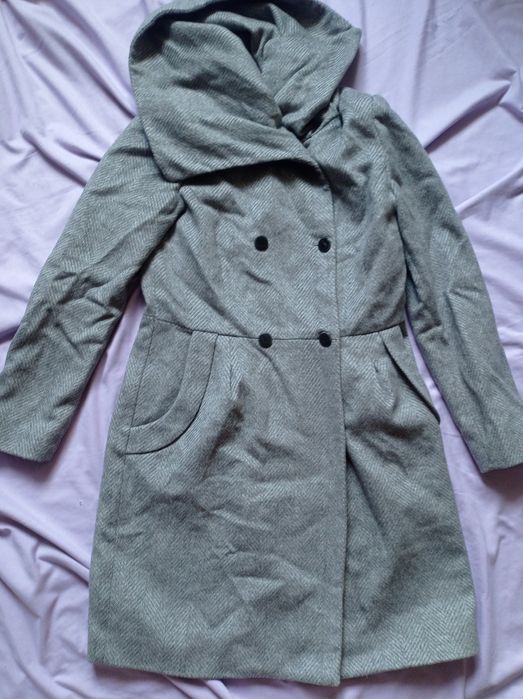 Жіноче приталене сіре пальто