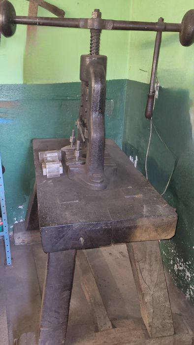 Prasa mimośrodowa ręczna