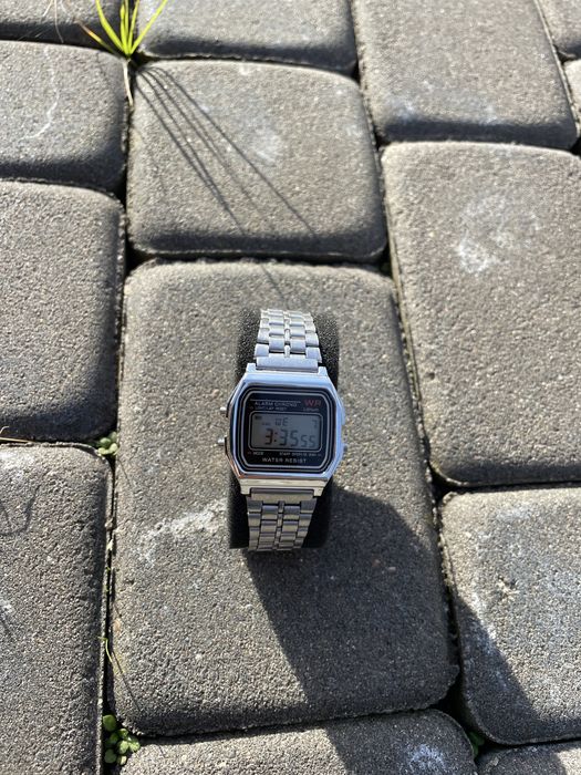 Srebrny Zegarek LED Vintage w Styl Casio | Unisex | Nowy i Wodoodporny