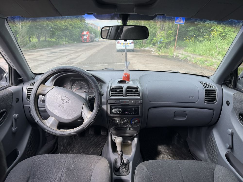 Hyundai Accent               .